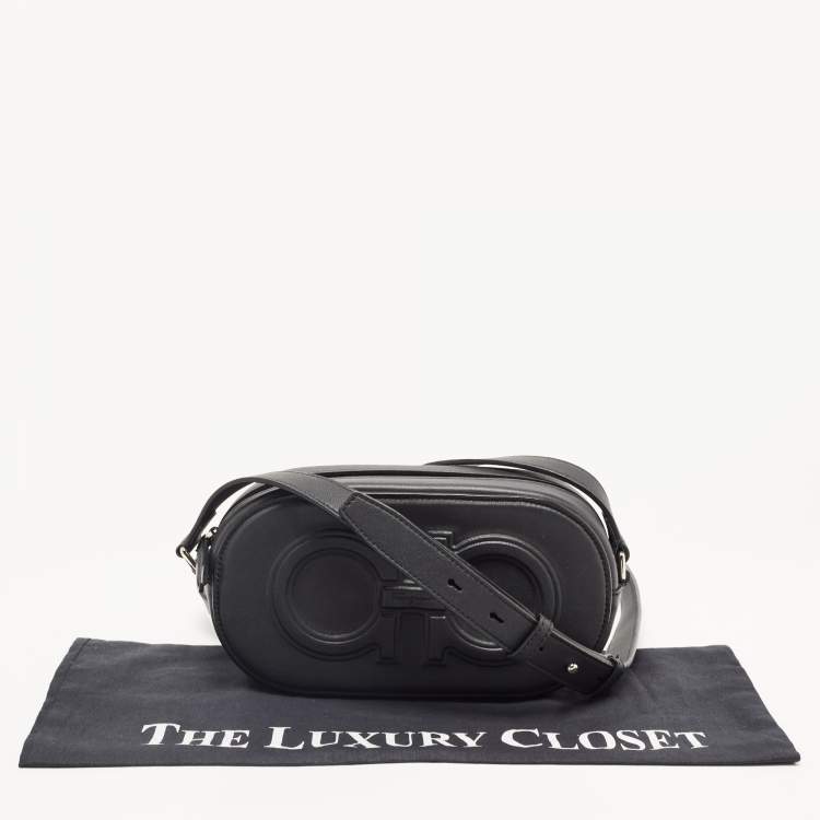 مملوكة مسبقًا Salvatore Ferragamo Black Leather Double Gancio Crossbody Bag