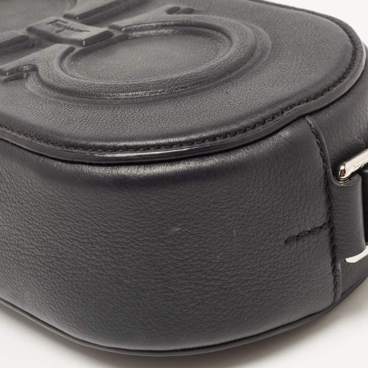 مملوكة مسبقًا Salvatore Ferragamo Black Leather Double Gancio Crossbody Bag