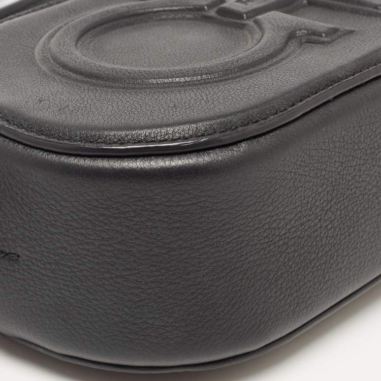 مملوكة مسبقًا Salvatore Ferragamo Black Leather Double Gancio Crossbody Bag