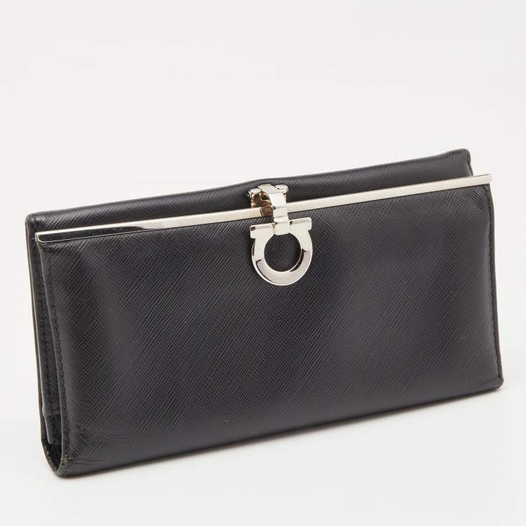 مملوكة مسبقًا Salvatore Ferragamo Black Leather Gancini Bit Continental Wallet
