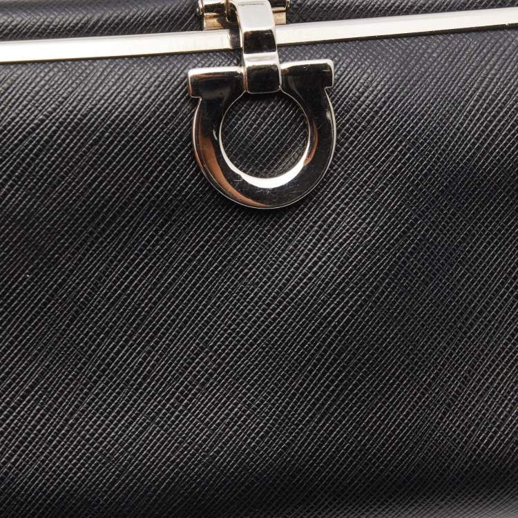 مملوكة مسبقًا Salvatore Ferragamo Black Leather Gancini Bit Continental Wallet