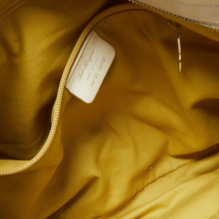 Pre Owned Salvatore Ferragamo White Leather Marisa Hobo