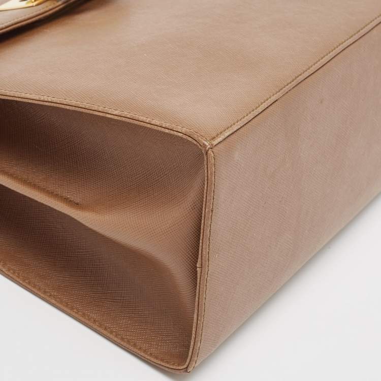 مملوكة مسبقًا Salvatore Ferragamo Brown Leather Kelly Top Handle Bag