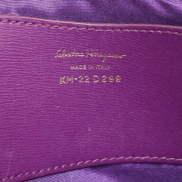 Pre Owned Salvatore Ferragamo Pink Leather Gancini Embossed Wristlet Zip Pouch