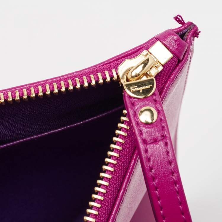 Pre Owned Salvatore Ferragamo Pink Leather Gancini Embossed Wristlet Zip Pouch