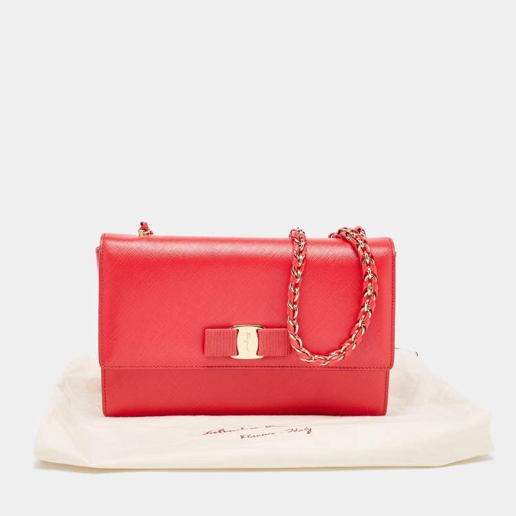 Pre Owned Salvatore Ferragamo Red Leather Vara Bow Chain Shoulder Bag