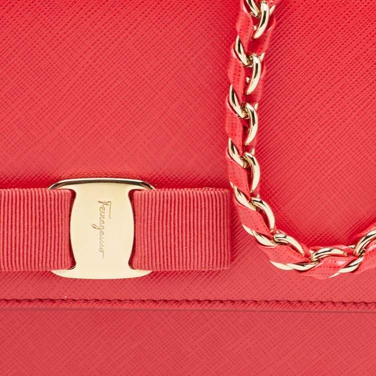 Pre Owned Salvatore Ferragamo Red Leather Vara Bow Chain Shoulder Bag