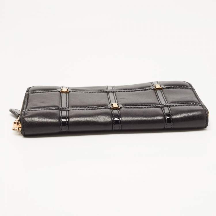 مملوكة مسبقًا Salvatore Ferragamo Black Leather Square Quilt Zip Around Wallet