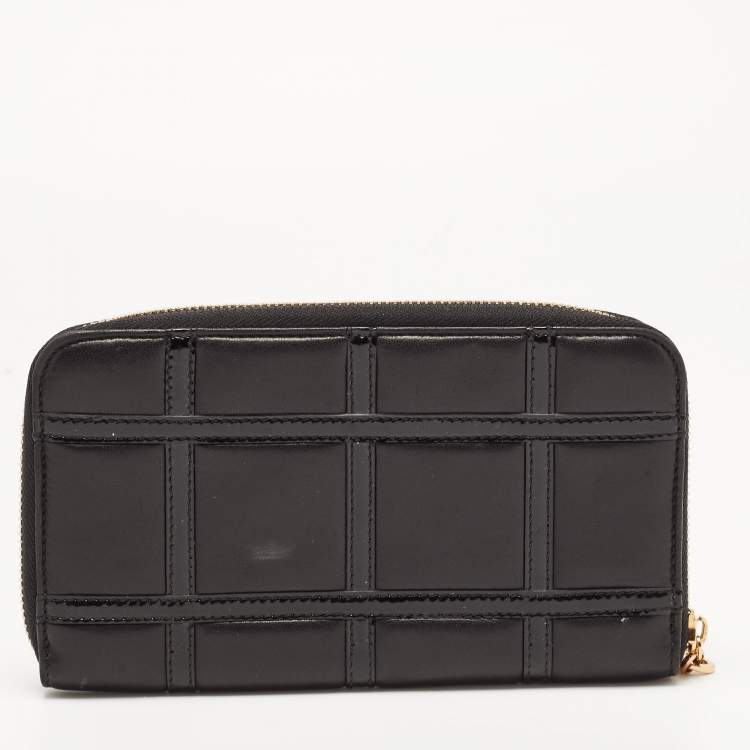مملوكة مسبقًا Salvatore Ferragamo Black Leather Square Quilt Zip Around Wallet