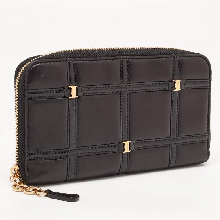 مملوكة مسبقًا Salvatore Ferragamo Black Leather Square Quilt Zip Around Wallet