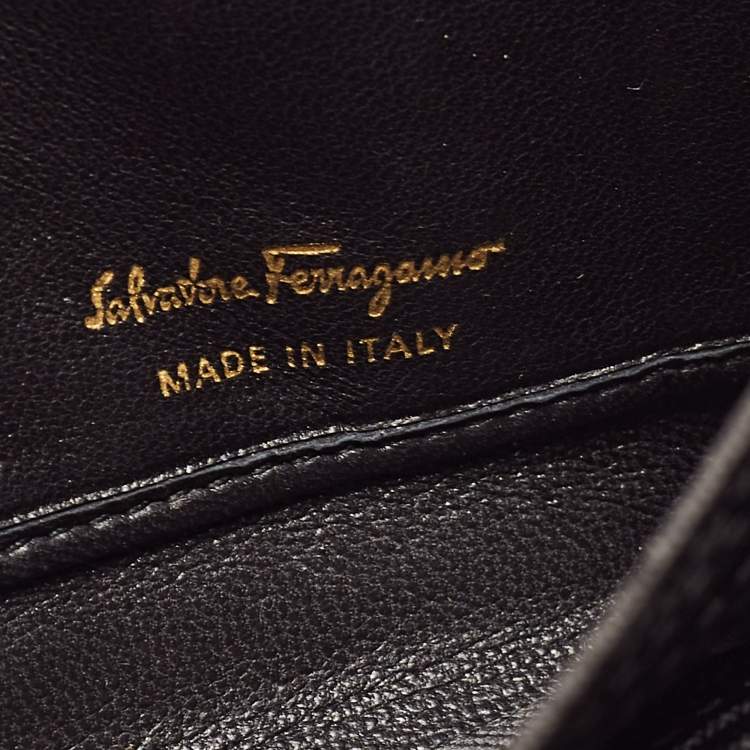مملوكة مسبقًا Salvatore Ferragamo Black Leather Square Quilt Zip Around Wallet
