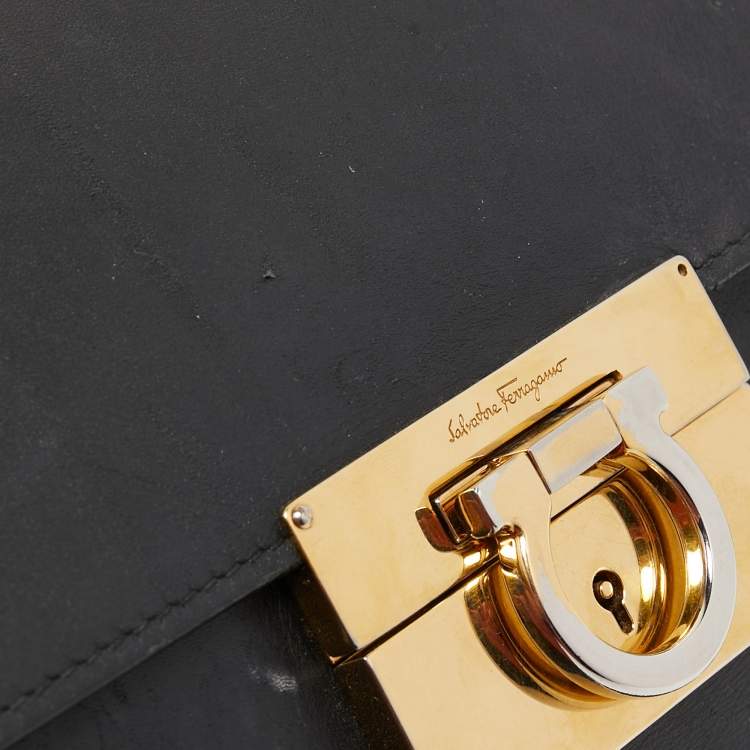مملوكة مسبقًا Salvatore Ferragamo Black Leather Aileen Shoulder Bag