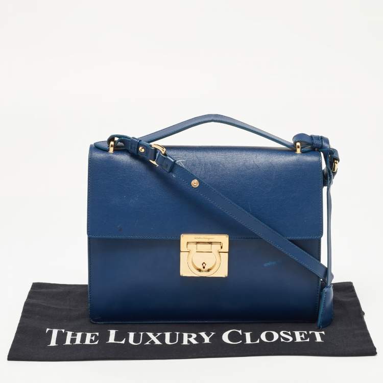 مملوكة مسبقًا Salvatore Ferragamo Navy Blue Leather Gancio Lock Shoulder Bag