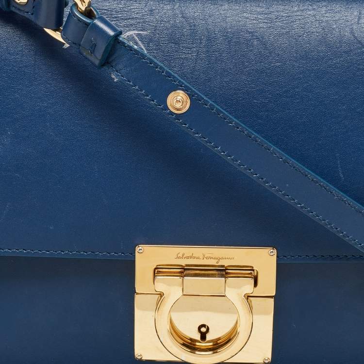 مملوكة مسبقًا Salvatore Ferragamo Navy Blue Leather Gancio Lock Shoulder Bag