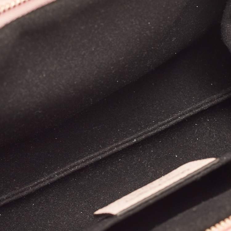 مملوكة مسبقًا Salvatore Ferragamo Pink Leather Gancini Crossbody Bag