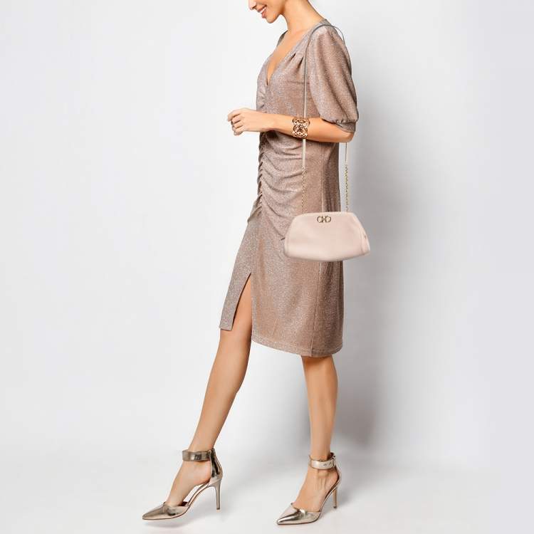مملوكة مسبقًا Salvatore Ferragamo Pink Leather Gancini Crossbody Bag