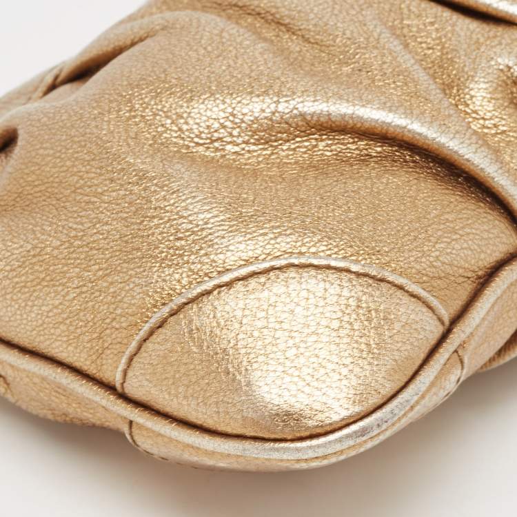 مملوكة مسبقًا Salvatore Ferragamo Gold Leather Chain Clutch