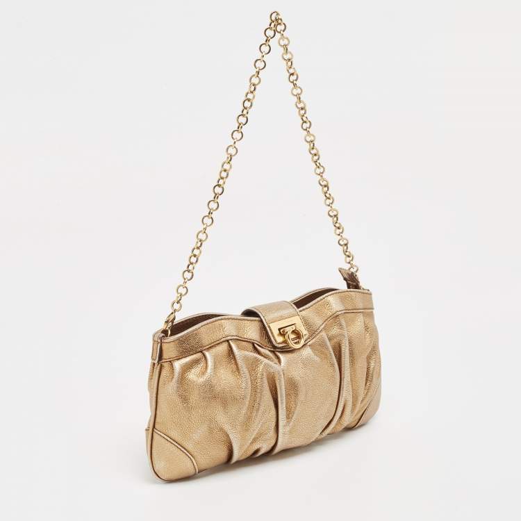 مملوكة مسبقًا Salvatore Ferragamo Gold Leather Chain Clutch