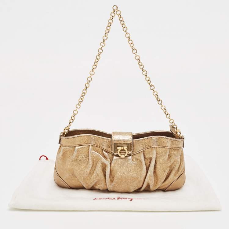 مملوكة مسبقًا Salvatore Ferragamo Gold Leather Chain Clutch