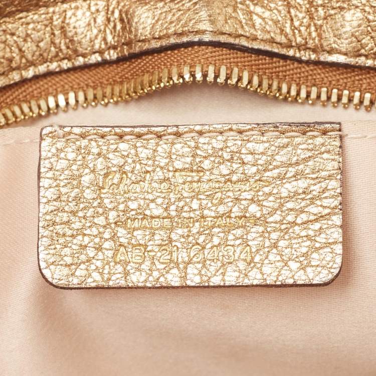 مملوكة مسبقًا Salvatore Ferragamo Gold Leather Chain Clutch