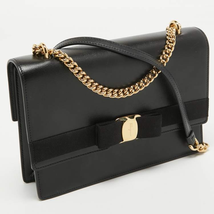 Pre Owned Salvatore Ferragamo Black Leather Vara Bow Shoulder Bag