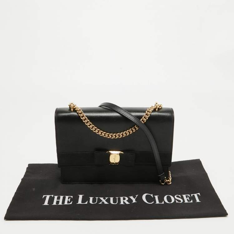 Pre Owned Salvatore Ferragamo Black Leather Vara Bow Shoulder Bag