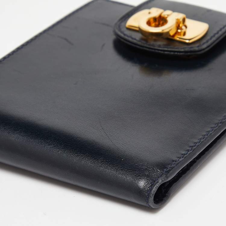 مملوكة مسبقًا Salvatore Ferragamo Dark Blue Leather Gancini Flap Compact Wallet