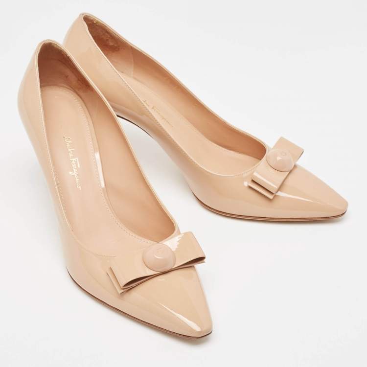 Pre Owned Salvatore Ferragamo Beige Patent Vara Bow  Pumps Size 40.5