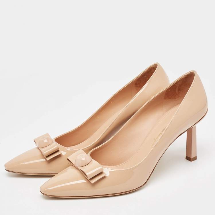 Pre Owned Salvatore Ferragamo Beige Patent Vara Bow  Pumps Size 40.5