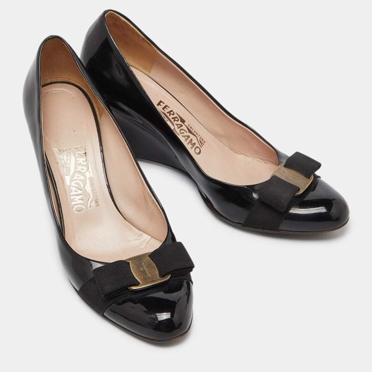 Pre Owned Salvatore Ferragamo Black Patent Leather Vara Bow Wedge Pumps Size 38