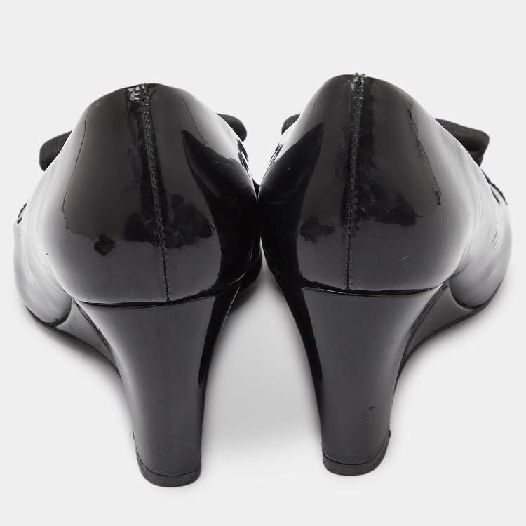Pre Owned Salvatore Ferragamo Black Patent Leather Vara Bow Wedge Pumps Size 38
