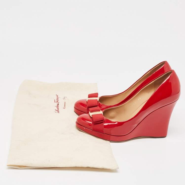 Pre Owned Salvatore Ferragamo Red Patent  Vara Bow  Pumps Size 37.5