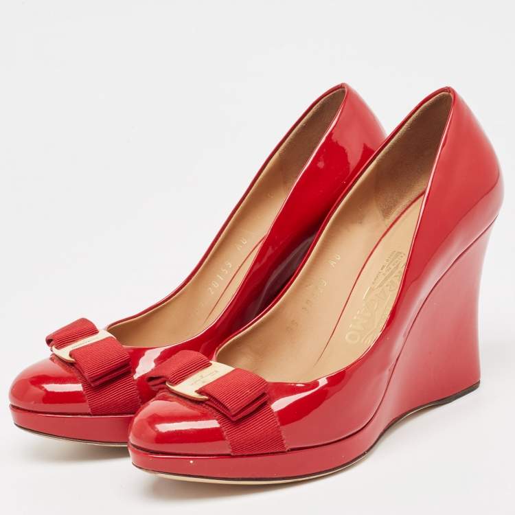 Pre Owned Salvatore Ferragamo Red Patent  Vara Bow  Pumps Size 37.5