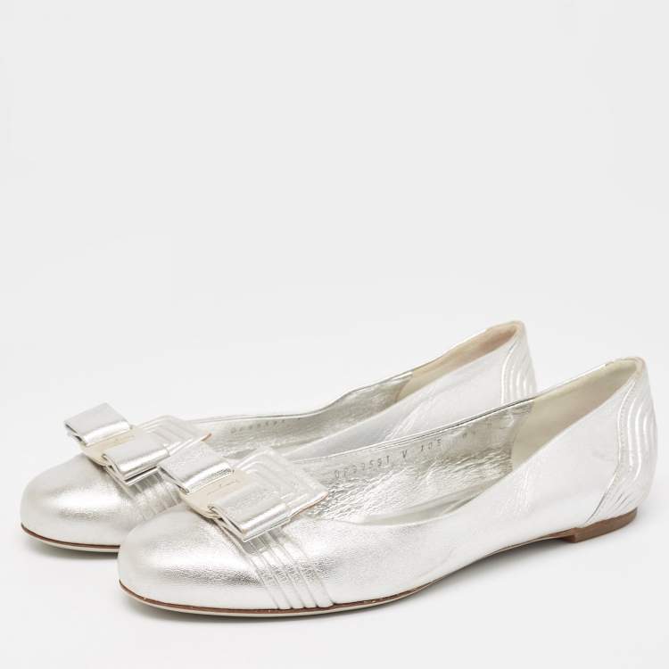 Pre Owned Salvatore Ferragamo Silver Leather Varina Bow Ballet Flats Size 39