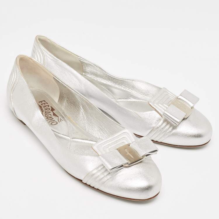Pre Owned Salvatore Ferragamo Silver Leather Varina Bow Ballet Flats Size 39