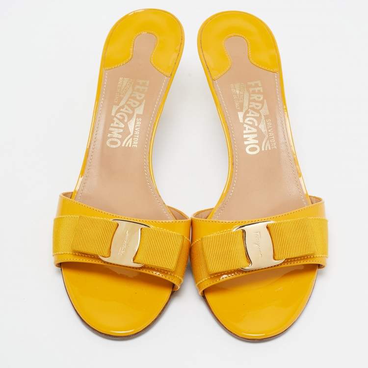 مملوكة مسبقًا Salvatore Ferragamo Yellow Patent Vara Bow  Sandals Size 39
