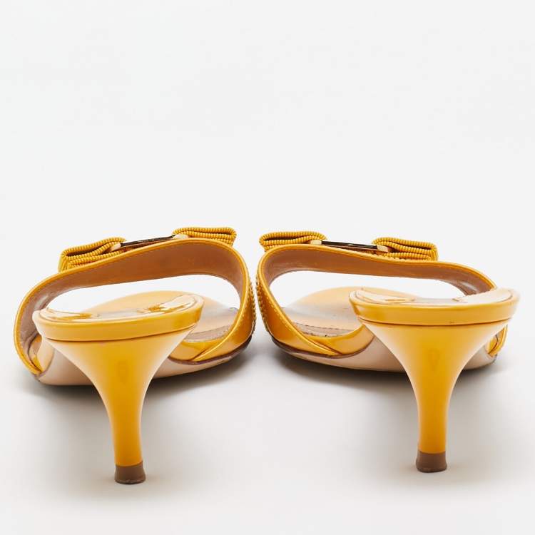 مملوكة مسبقًا Salvatore Ferragamo Yellow Patent Vara Bow  Sandals Size 39