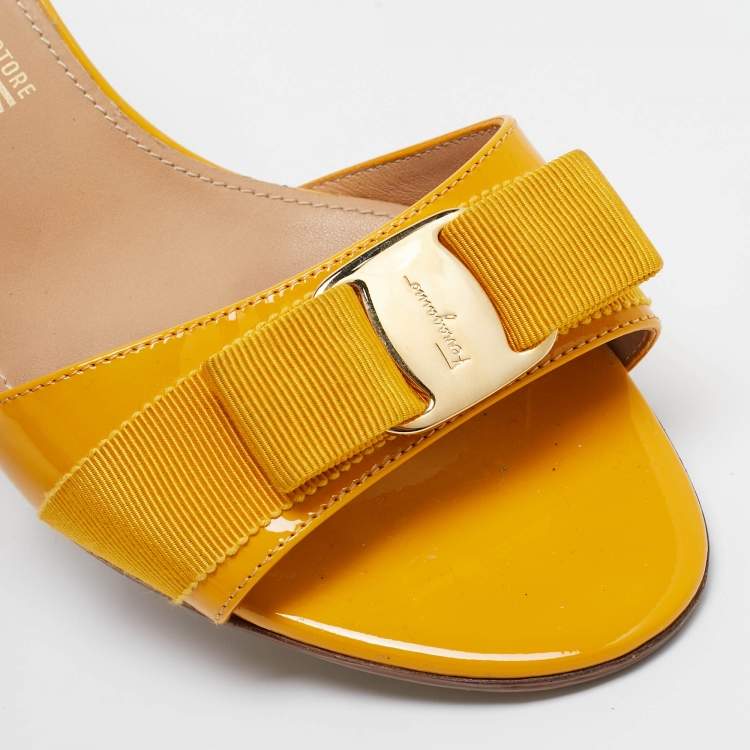 مملوكة مسبقًا Salvatore Ferragamo Yellow Patent Vara Bow  Sandals Size 39
