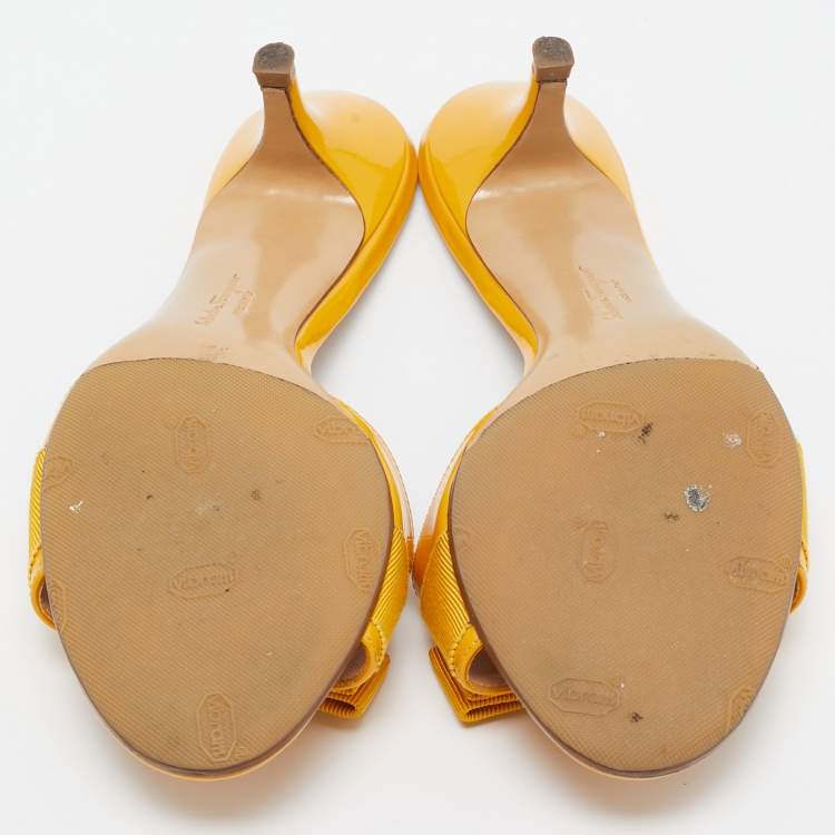 مملوكة مسبقًا Salvatore Ferragamo Yellow Patent Vara Bow  Sandals Size 39