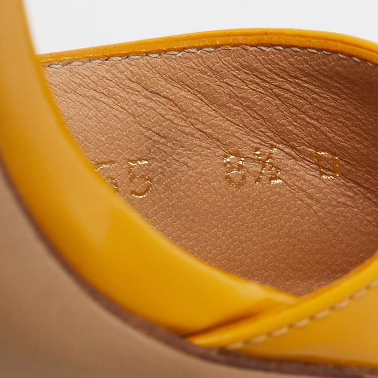 مملوكة مسبقًا Salvatore Ferragamo Yellow Patent Vara Bow  Sandals Size 39