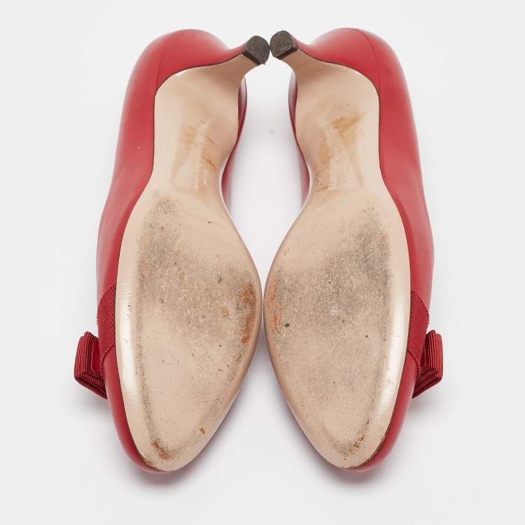 Pre Owned Salvatore Ferragamo Red Leather Vara Bow Pumps Size 37.5