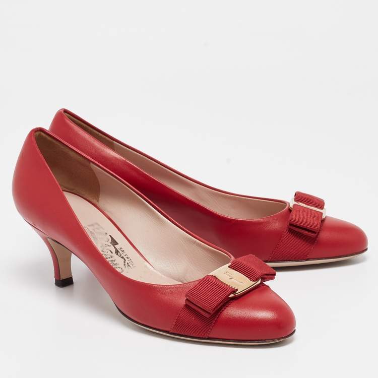 Pre Owned Salvatore Ferragamo Red Leather Vara Bow Pumps Size 37.5