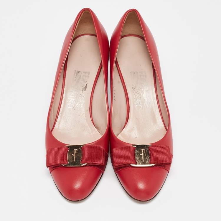 Pre Owned Salvatore Ferragamo Red Leather Vara Bow Pumps Size 37.5