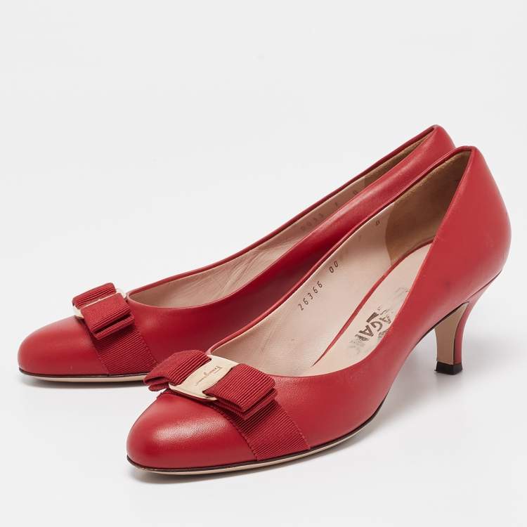 Pre Owned Salvatore Ferragamo Red Leather Vara Bow Pumps Size 37.5