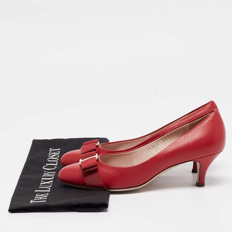 Pre Owned Salvatore Ferragamo Red Leather Vara Bow Pumps Size 37.5