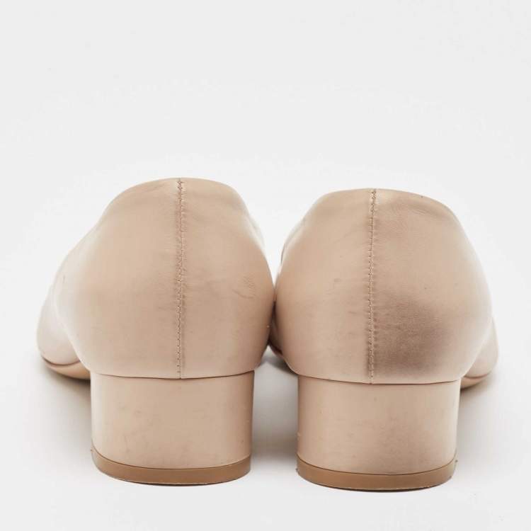 Pre Owned Salvatore Ferragamo Beige Leather Bow Pointed Toe Pumps Size 40