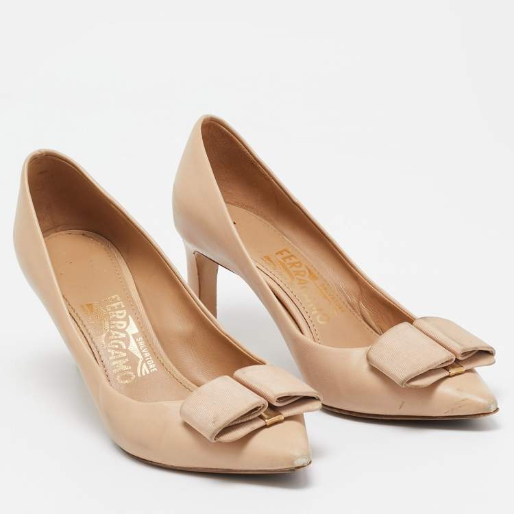 Pre Owned Salvatore Ferragamo Beige Leather Bow Pumps Size 36