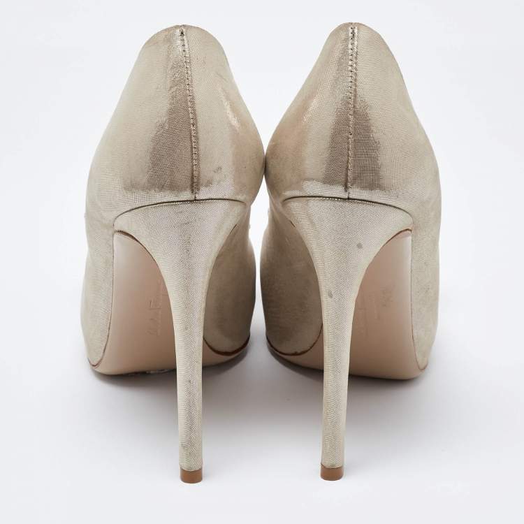 Pre Owned Salvatore Ferragamo Beige Iridescent Leather Vara Bow Pumps Size 36