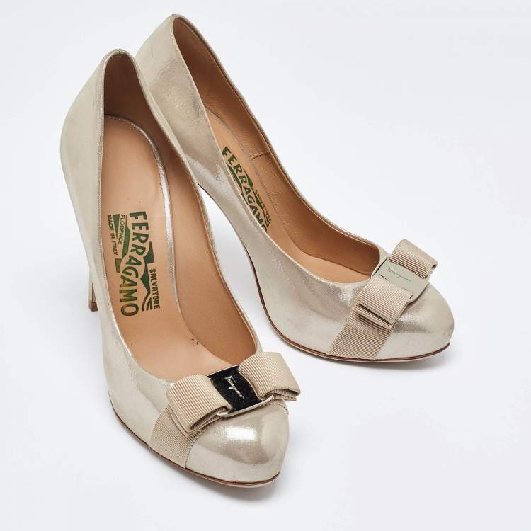 Pre Owned Salvatore Ferragamo Beige Iridescent Leather Vara Bow Pumps Size 36