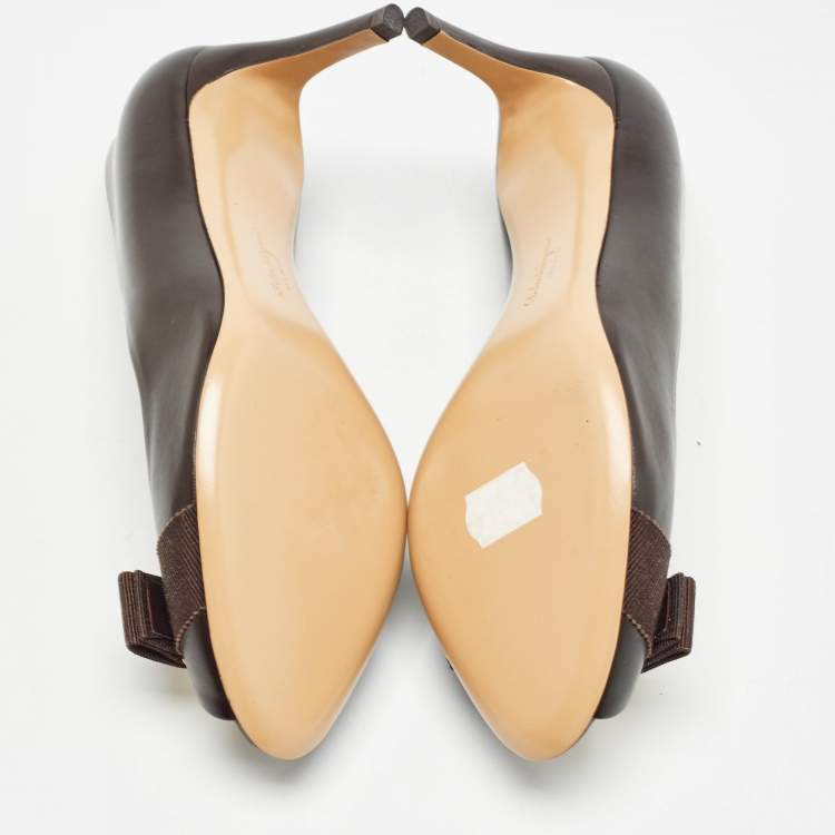 Pre Owned Salvatore Ferragamo Brown Leather Vara Bow Pumps Size 38